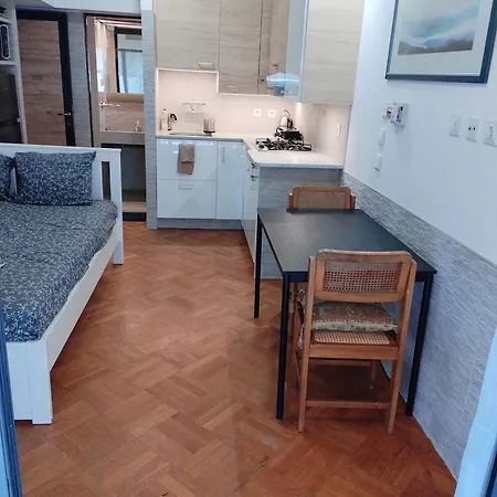 Tritos Sleeps 11 - Sea View - Balcony - Parking Apartment