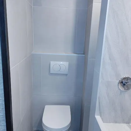 Tritos Sleeps 11 - Sea View - Balcony - Parking Apartment