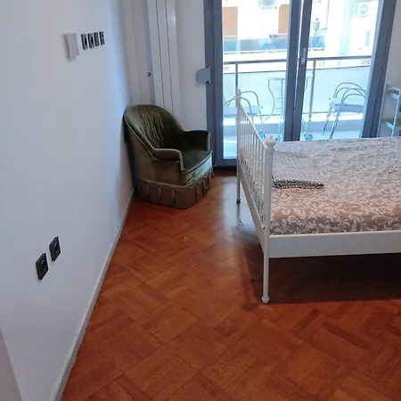 Apartment Tritos Sleeps 11 - Sea View - Balcony - Parking *